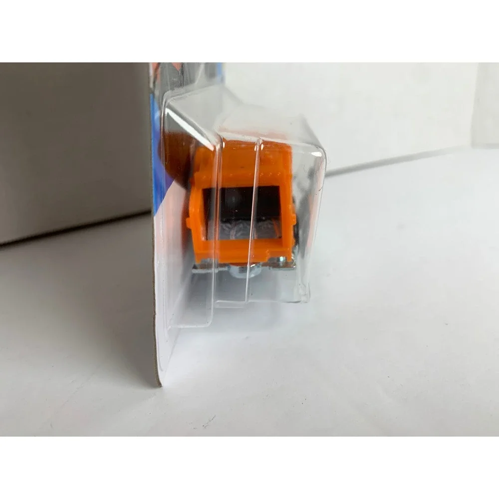 Hot Wheels Total Disposal Treasure Hunt HW Heavyweights Orange‎ Garbage Truck
